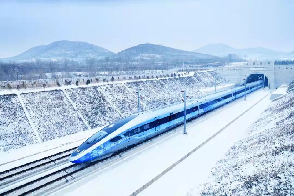 全球運營時速最快高鐵下線 中國CR450動車組樣車有望早日商業(yè)化
