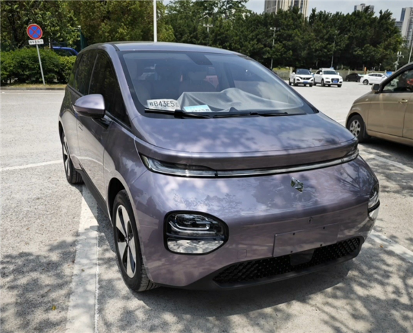10萬級純電大PK 五菱寶駿云朵、比亞迪海豚同框：差別顯著(圖3)
