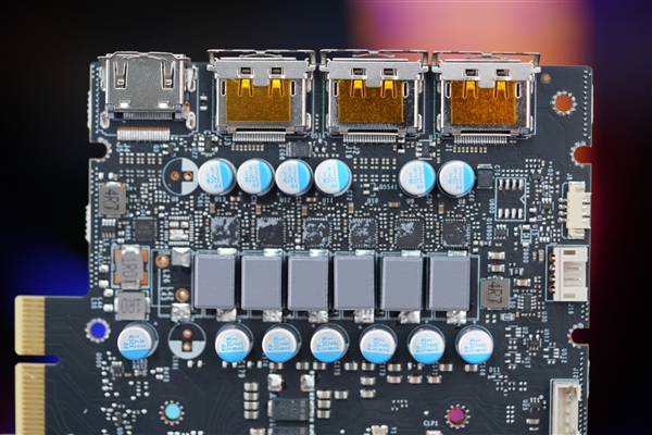 純白外殼淡雅清新！耕升RTX 4060 Ti踏雪顯卡圖賞(圖21)